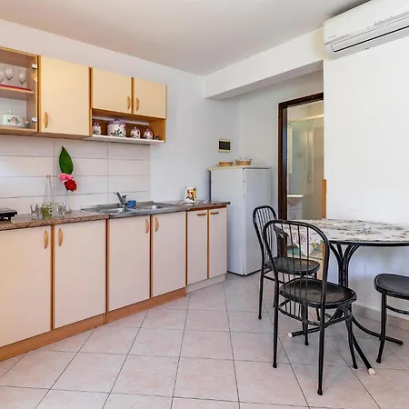 Pet Friendly In With Kitchen Appartement